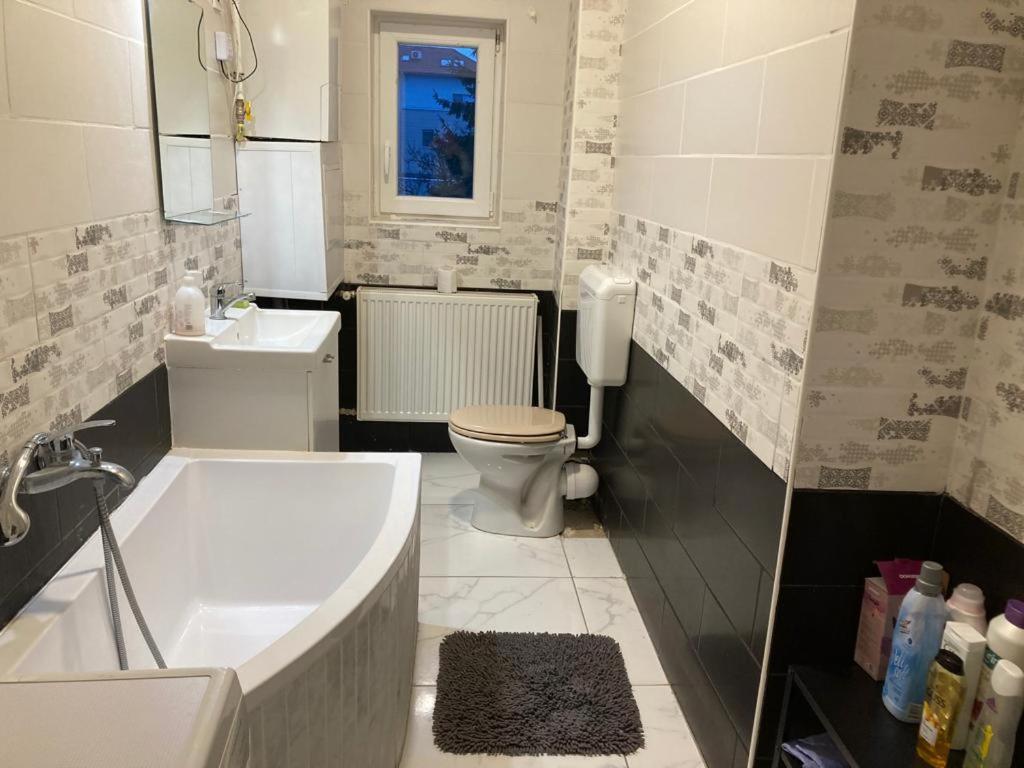 Downtown Modern 3 Bedrroom+ Living Room Apartment Wesselenyi 1.3 Szombathely Dış mekan fotoğraf